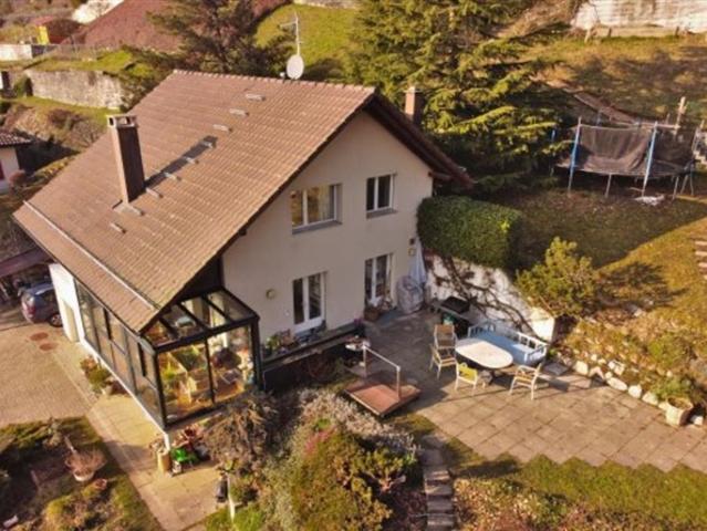 Freistehende Villa mit 5,5 Zimmern und atemberaubendem Blick auf den Genfersee und die Berge, gelegen neben dem Wald in Blonay