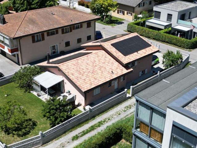 Freistehende Villa mit 5,5 Stück in Sachsen mit einer Außenfläche von fast 500 m²