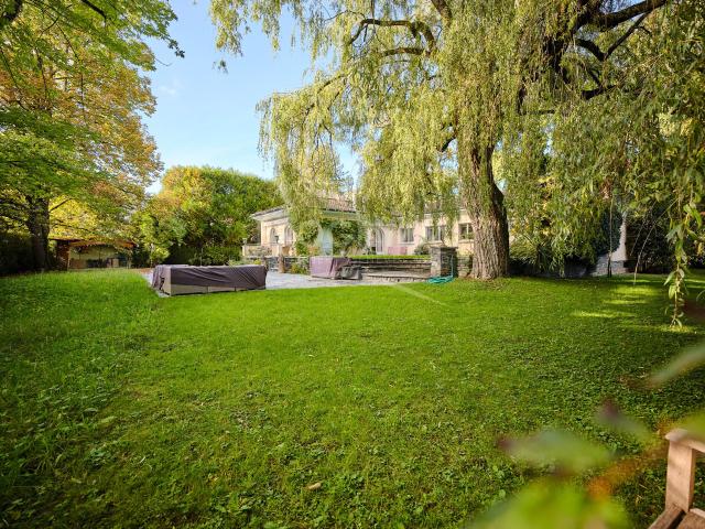 Freistehende Villa mit 5 Schlafzimmern 3 Badezimmer Schwimmbad In der Nähe der Ecolint und Grangettes Klinik