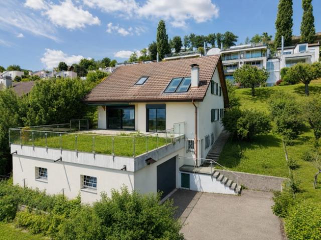 Freistehende Villa mit 6,5 Zimmern und Panoramablick auf den Genfersee und die Alpen