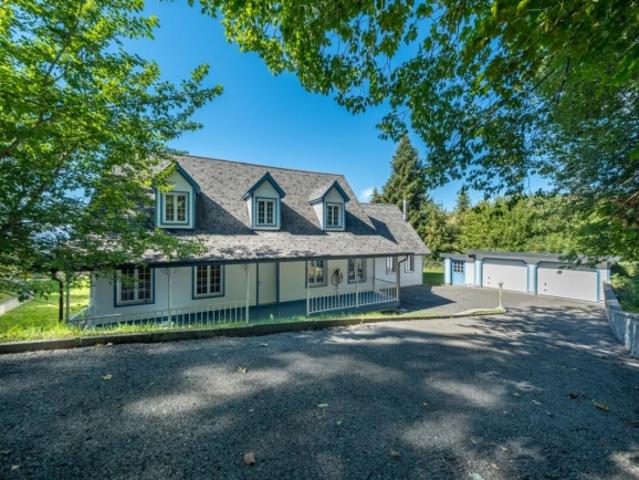 Freistehende Villa mit 8,5 Zimmern in erhaltener Umgebung