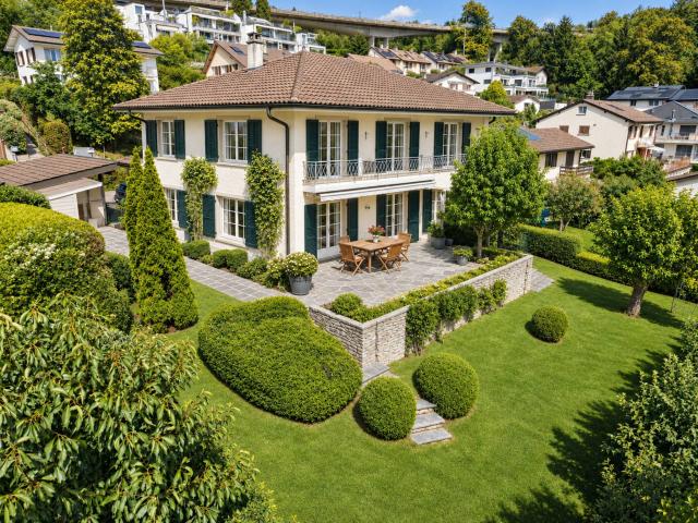 Freistehende Villa mit 9,5 Zimmern und Blick auf den Genfersee und die Alpen