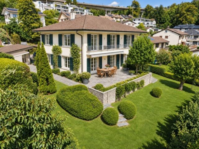 Freistehende Villa mit 9,5 Zimmern und Blick auf den Genfersee und die Alpen