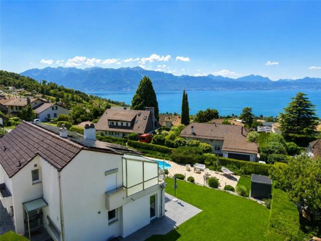 Freistehende Villa von 325 m2 mit schönem Blick auf den See und die Berge
