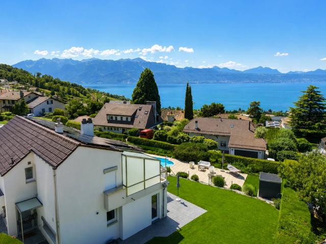 Freistehende Villa von 325 m2 mit schönem Blick auf den See und die Berge