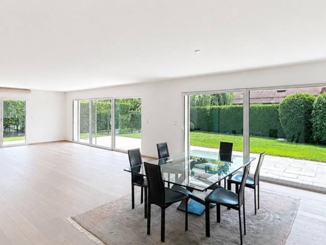 Freistehende Villa vor den Toren Lausannes