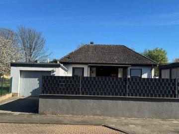 Freistehender Bungalow auf großem Grundstück Maklerfrei!