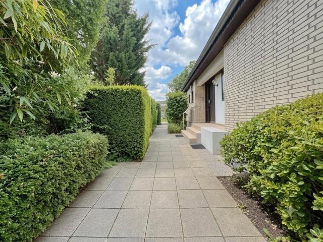 Freistehender Bungalow in Neuss Bettikum
