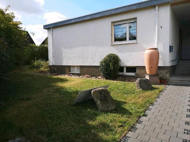 Freistehender Bungalow 1.143 m² ohne Maklerprovesion