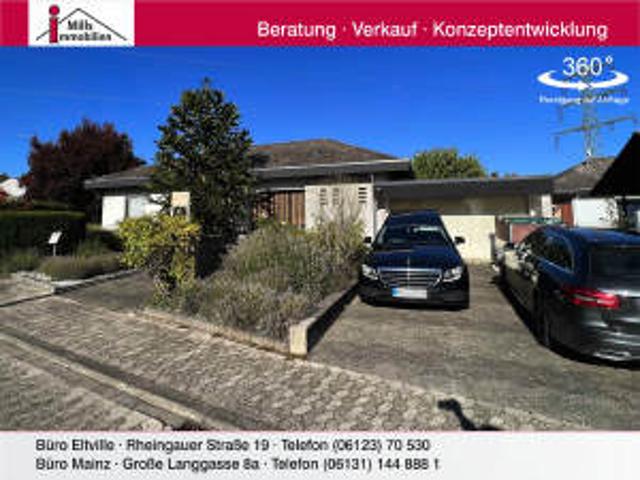 Freistehender hochwertig gebauter Bungalow mit großem Grundstück