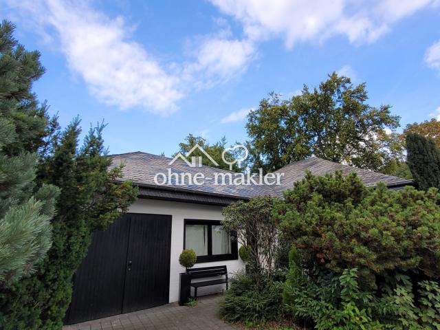 Freistehender Walmdach Bungalow am Waldrand in Neuss Rosellerheide