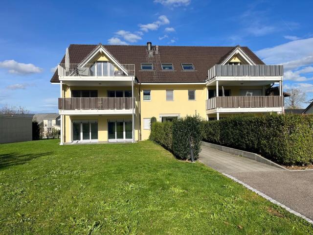 Freistehendes Mehrfamilienhaus an sonniger Lage mit Autoeinstellhalle
