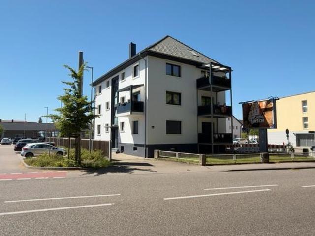 Freistehendes Mehrfamillienhaus mit Baugrundstück