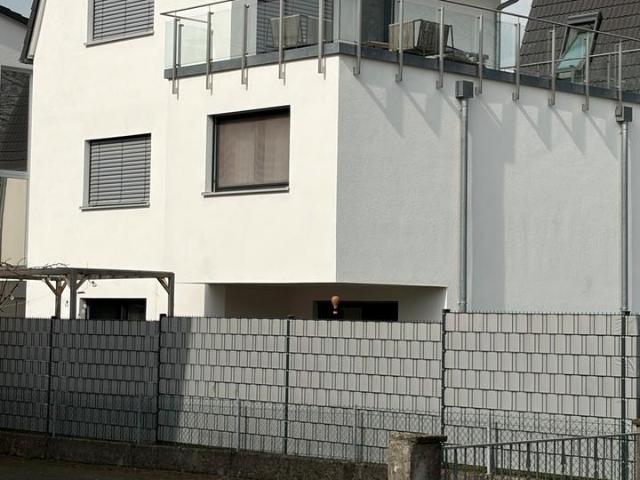 Freistehendes modernes Einfamilienhaus