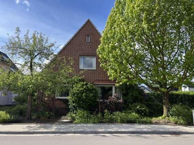 Freistehendes Backsteinhaus mit schönem Garten nahe Bertelsmann