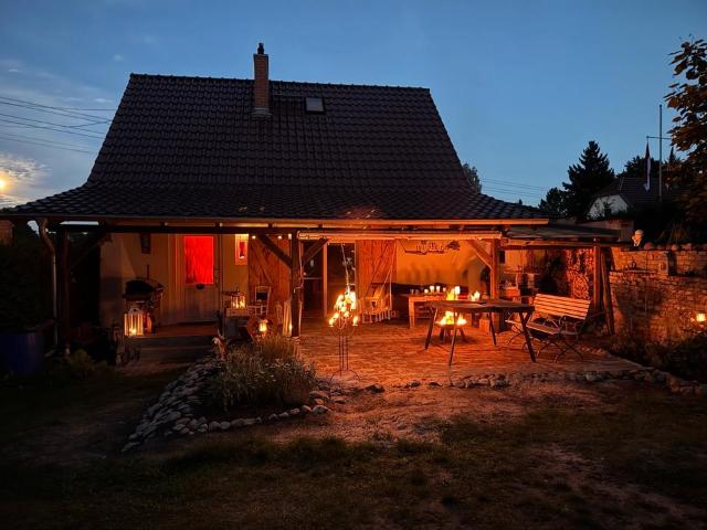 Freistehendes Bauernhaus mit Wirtschaftsgebäude in Hohensaaten
