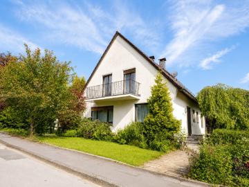Freistehendes, ca. 150 m² großes Einfamilienhaus mit 5 Schlafzimmern auf einem 988 m² Grundstück