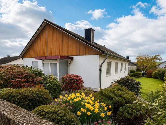 Freistehendes EFH mit Garten, Hobbykeller und Doppelgarage
