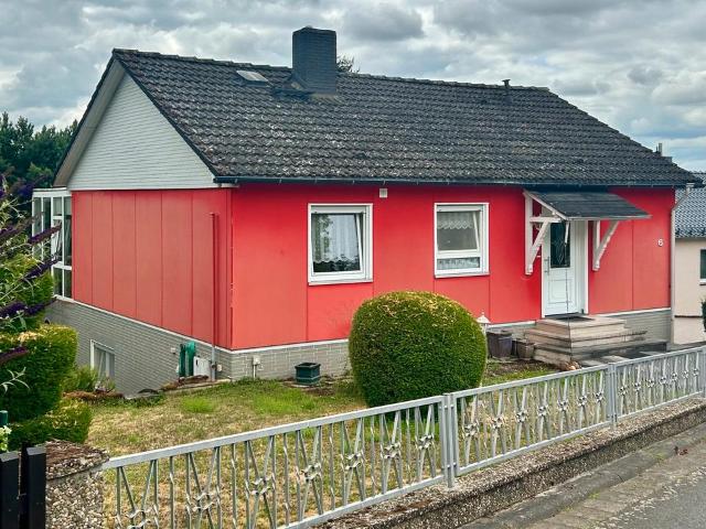 Freistehendes EFH mit Souterainwohnung und Wintergarten
