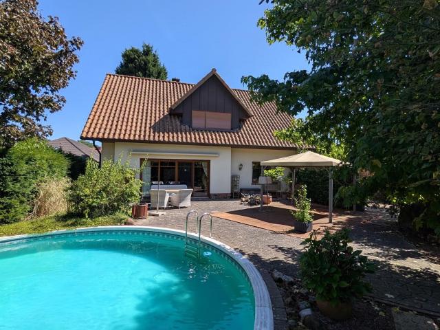 Freistehendes EFH mit Pool, Carport & ca. 1.000 m² Grundstück – provisionsfrei in Vechta