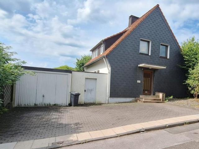 Freistehendes Ein Zweifamilienhaus in Essen Überruhr