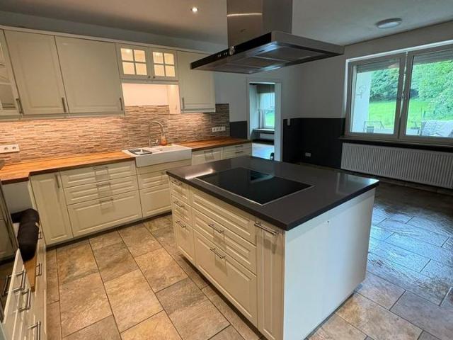 Freistehendes Ein bis Zweifamilienhaus 7399 m2 Grundstück