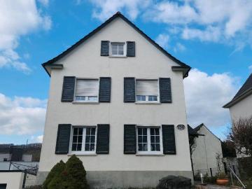 freistehendes Ein bis Zweifamilienhaus