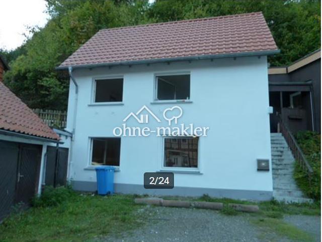 Freistehendes Einfamilienhaus 4 Zimmern 2x Garage + 694qm Bodend