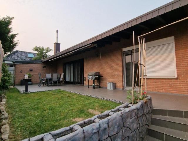 Freistehendes Einfamilienhaus zwei Wohnungen nicht vermietet