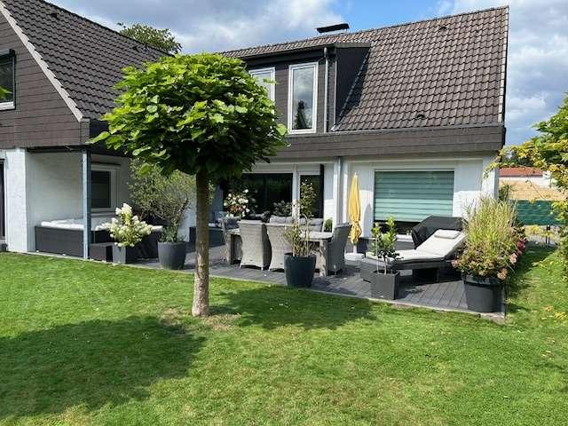 Freistehendes Einfamilienhaus / Zweifamilienhaus in Neudorf