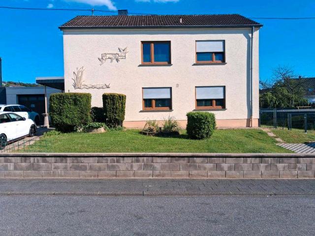 Freistehendes Einfamilienhaus Zweifamilienhaus in Herforst