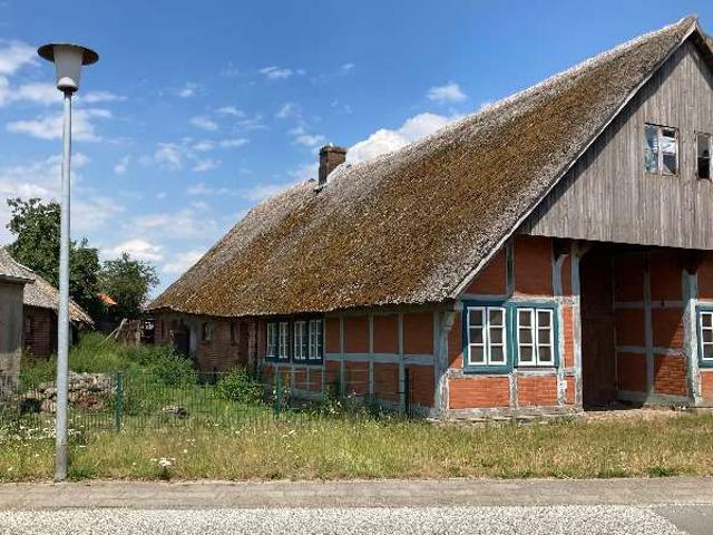 Freistehendes Einfamilienhaus, altes Bauernhaus und Baugrundstück im Herzen von Schlagbrügge