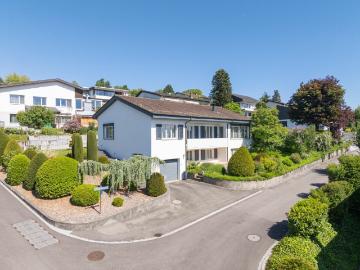 Freistehendes Einfamilienhaus am sonnigen Hang von Oberrohrdorf