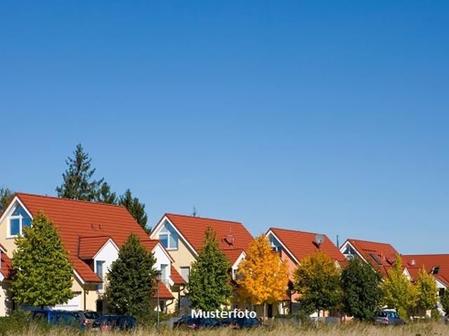 Freistehendes Einfamilienhaus auf großem Grundstück
