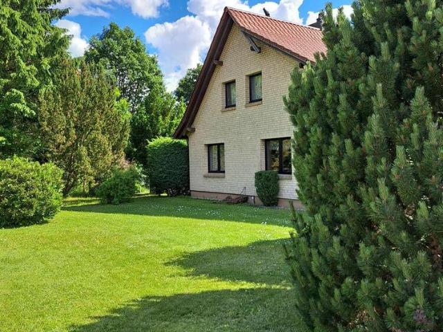 Freistehendes Einfamilienhaus auf großem Grundstück – 5.000 m²