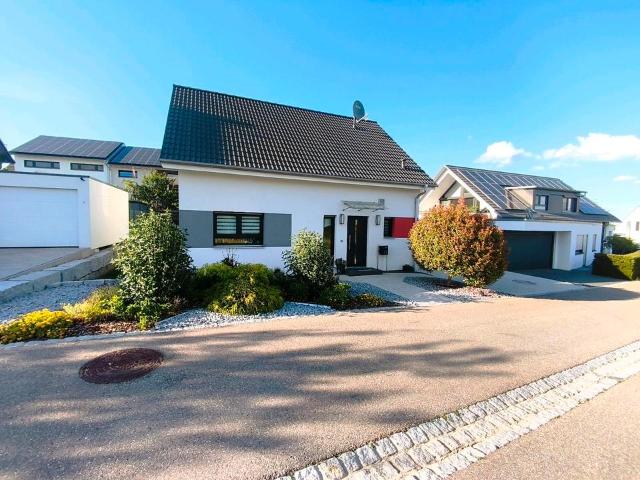 freistehendes Einfamilienhaus aus 2020 mit Doppelgarage KfW 55