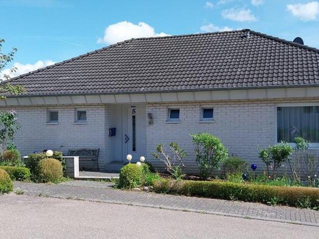 Freistehendes Einfamilienhaus EFH mit Wintergarten & Terrasse