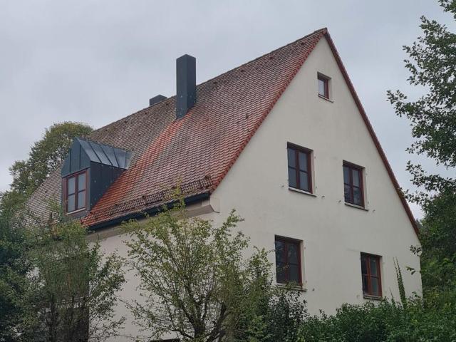 Freistehendes Einfamilienhaus ehem. Pfarrhaus mit Doppelgarage