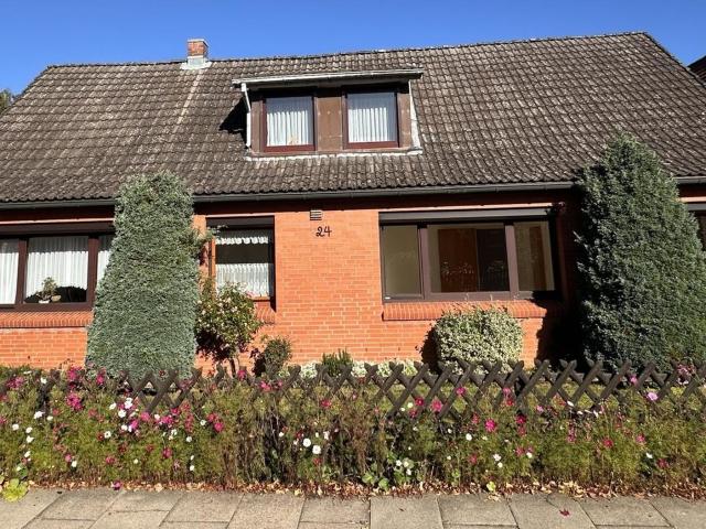 Freistehendes Einfamilienhaus in Bargteheide mit Einliegerwohnung und Baugrundstück provisionsfrei