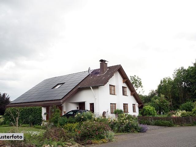 Freistehendes Einfamilienhaus in Hanglage mit Weitblick