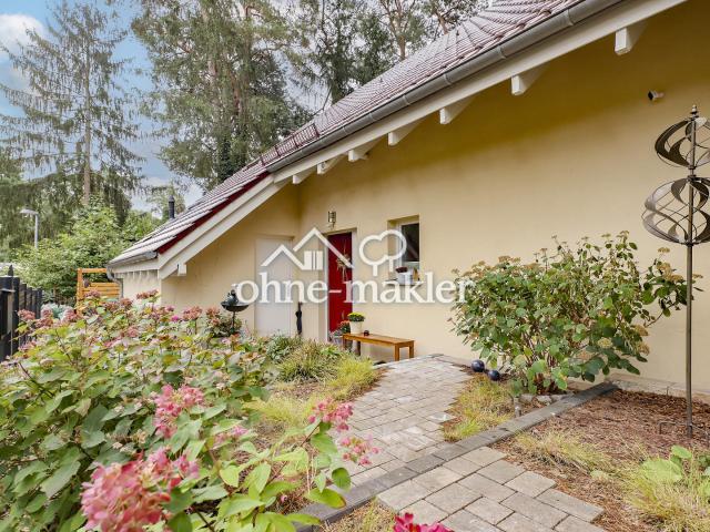 Freistehendes Einfamilienhaus in ökologischer Holzständerbauweise mit naturnahem Grundstück