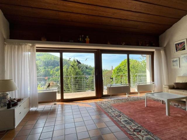 Freistehendes Einfamilienhaus in ruhiger Lage mit Burgblick