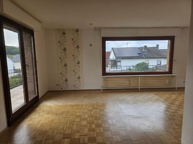 Freistehendes Einfamilienhaus in ruhiger Wohnlage mit Garten und Doppelgarage