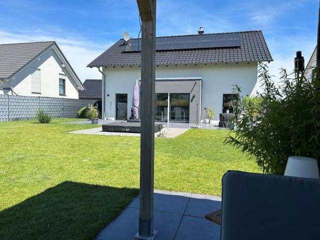 Freistehendes Einfamilienhaus, KFW40, Landhauscharme und Luxus