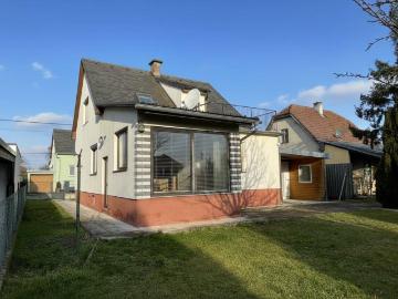 Freistehendes Einfamilienhaus mit 100m² Wohnfläche + Garage + Keller komplett auf Eigengrund