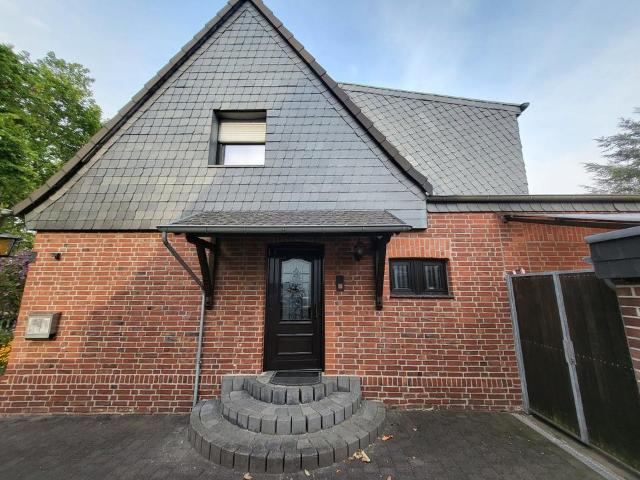 Freistehendes Einfamilienhaus mit 897 m² Südgrundstück