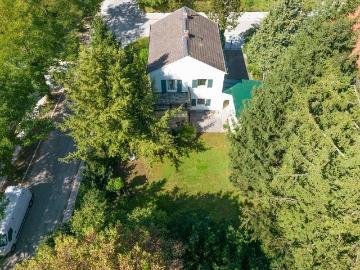 Freistehendes Einfamilienhaus mit ca. 770 m² Grund