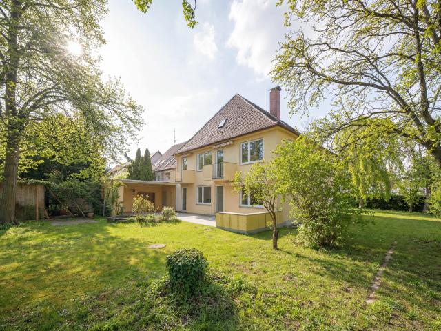 Freistehendes Einfamilienhaus mit Ausbaupotenzial in Aubing
