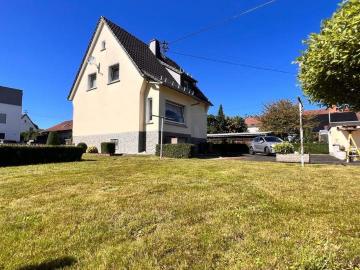 Freistehendes Einfamilienhaus mit Bauplatz