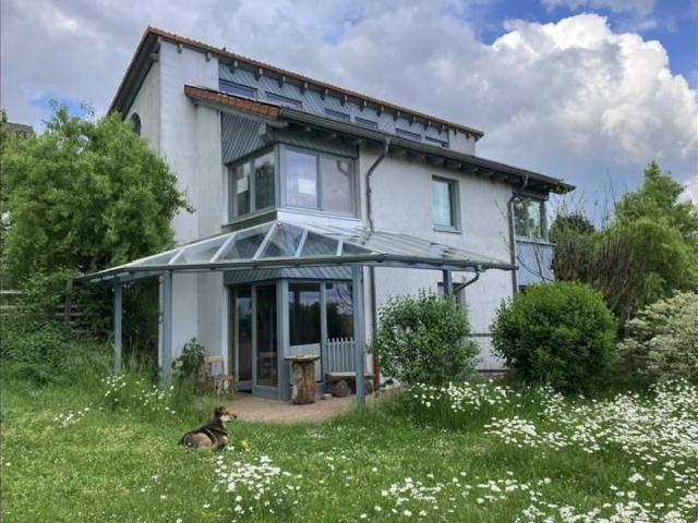 Freistehendes Einfamilienhaus mit besonderer Architektur